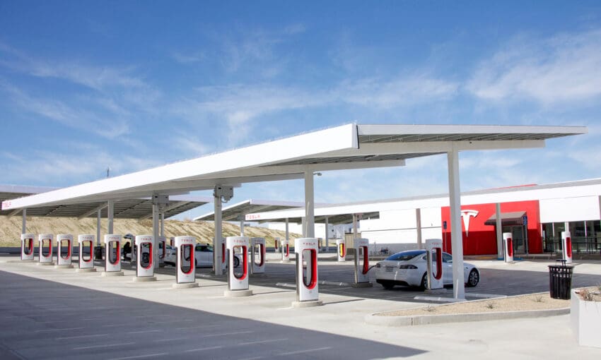 Tesla-Supercharger-network-to-get-virtual-queuing-after-fight