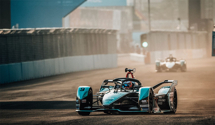 Mitch Evans managed the race brilliantly to win the 2022 Jakarta E-Prix from the DS Techeetah of Jean-Eric Vergne, who held on to second place ahead of Edoardo Mortara.