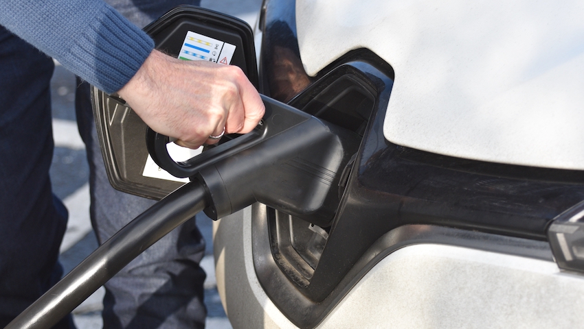 plugging in electric car to ev charger