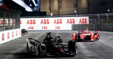 ROKiT Venturi's Lucas di Grassi leads Avalanche Andretti's Jake Dennis