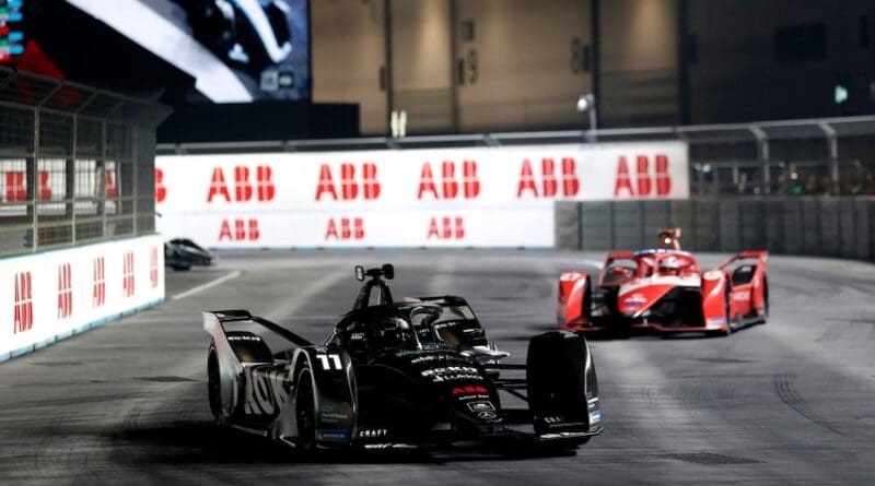 ROKiT Venturi's Lucas di Grassi leads Avalanche Andretti's Jake Dennis