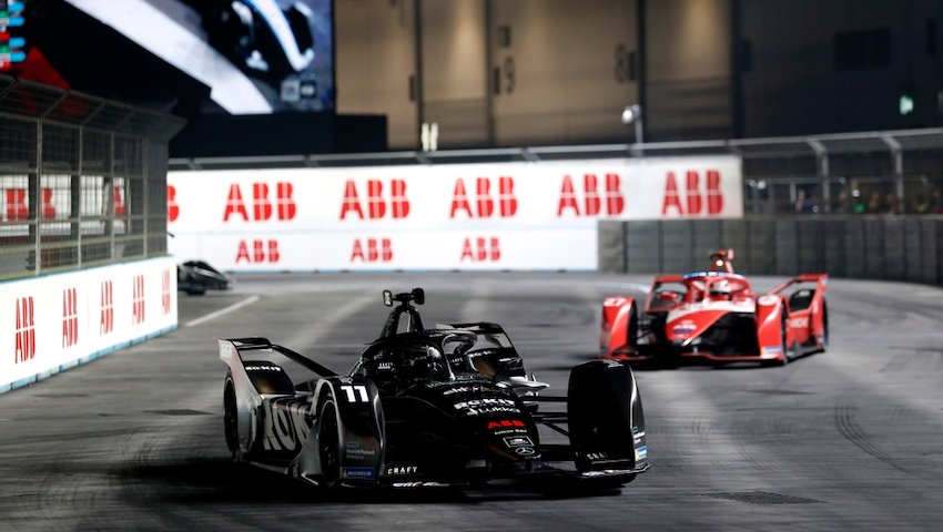 ROKiT Venturi's Lucas di Grassi leads Avalanche Andretti's Jake Dennis