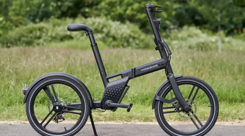 The headline design feature of the HonBike One is the omission of any chain or belt drive. Instead, this cleverly designed folding electric bike uses a shaft encased in a single-sided aluminium rear spar to the back wheel.