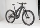 The Scott Patron eRIDE 900 Tuned is Scott’s premium take on what an all-day electric mountain bike should be—versatile, powerful, and packed with integrated features.