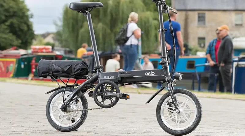 Eelo’s 1885 folding electric bike has been completely revamped for 2022. The bike now comes with custom one-piece alloy wheels, which look sharp in their raw polished-aluminium state.