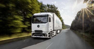 Mercedes-Benz has unveiled the series version of the first battery-electric long-haul truck with a three-pointed star.