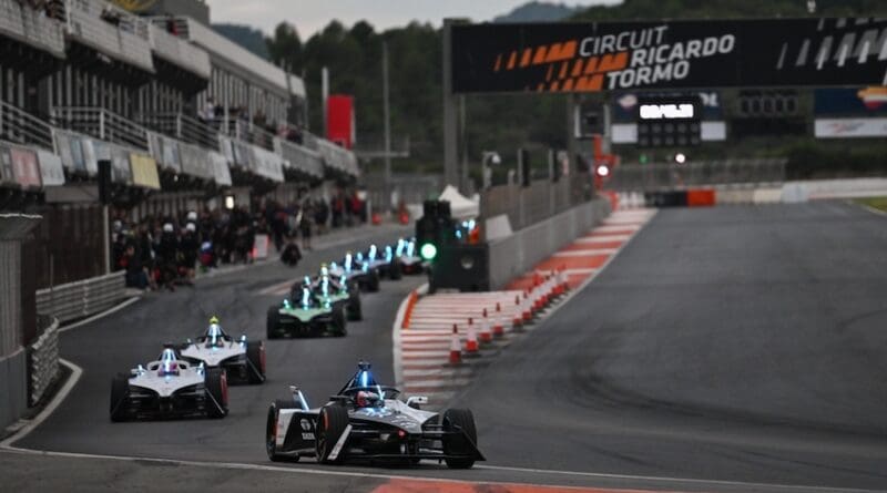 Mitch Evans, Jaguar TCS Racing, Jaguar I-TYPE 6 leads Jake Dennis, Andretti Global, Porsche 99X Electric Gen3 out of the pit lane (Mitch Evans, Jaguar TCS Racing, Jaguar I-TYPE 6 leads Jake Dennis, Andretti Global, Porsche 99X Electric Gen3 out of the