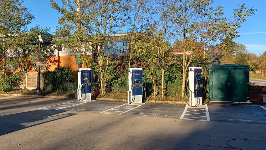 Osprey Charging opens new rapid EV charging site at the Bird in Hand in Knowl Hill