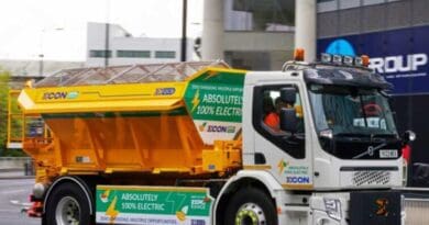 Econ Engineering has joined forces with UK highways specialist Ringway to create the world's first full-electric gritting lorry. 