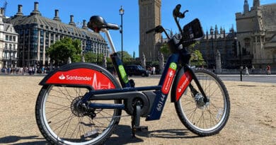 This summer, London's Santander Cycles scheme will add a whopping 1,400 new e-bikes to its fleet, increasing it from 600 to 2,000 in an effort to promote active transportation.