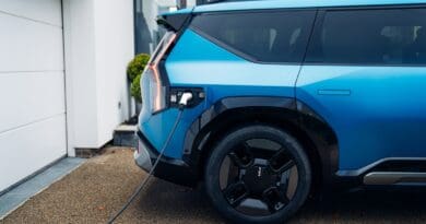 Octopus Energy has announced the UK’s first vehicle-to-grid (V2G) EV tariff, offering guaranteed free charging for customers.