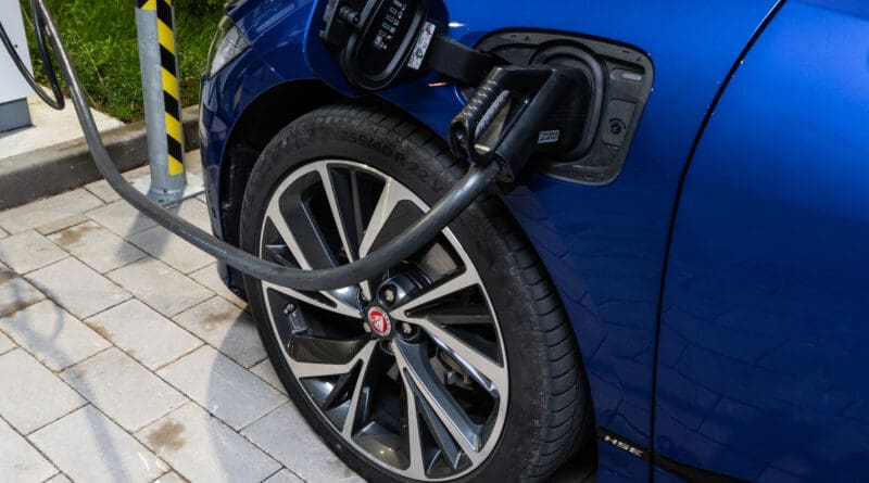 InMotion Ventures, the investment arm of JLR (Jaguar Land Rover) has announced an $1.2M USD investment in Energy Source - an early-stage Brazilian startup offering solutions for the repair, reuse and recycling of lithium batteries.