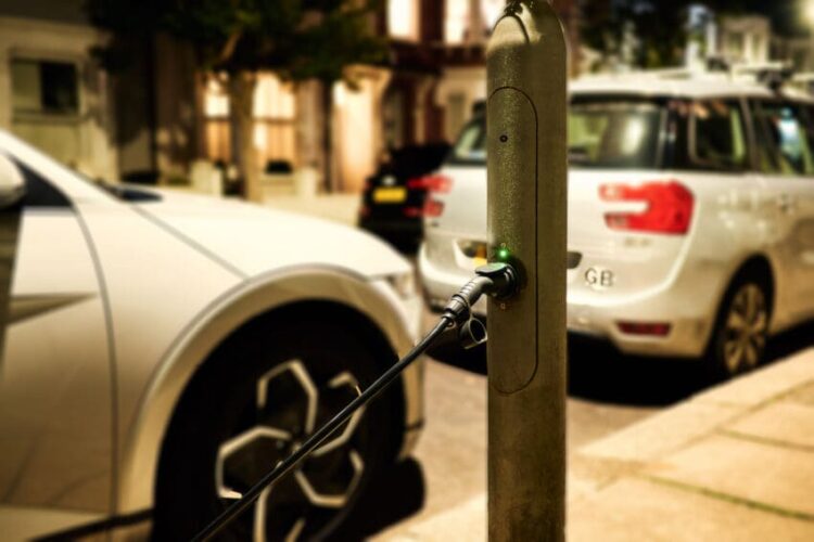 UK-public-EV-charge-point-facilities-are-expected-to-grow-in-2025