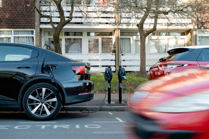 On-street charging provider Connected Kerb has launched a new smart charging system that could save drivers a collective £1.5 billion a year.