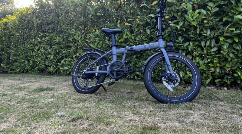 Estarli e20 is an ideal entry-level folding electric bike boasting impressive power, a range of gears, and larger tyres for enhanced handling and comfort