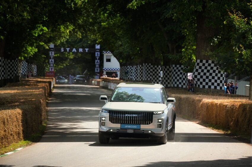 Discover the debut of JAECOO and OMODA at the Goodwood Festival of Speed. Experience the JAECOO 7's off-road prowess and the all-electric OMODA E5. Pre-reservations for OMODA models now open, with deliveries starting in late July.