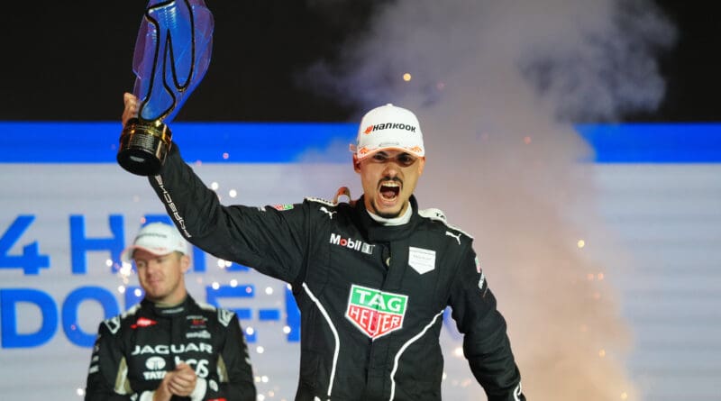 Pascal Wehrlein secured his first Formula E world championship title in a dramatic conclusion to the London ePrix.