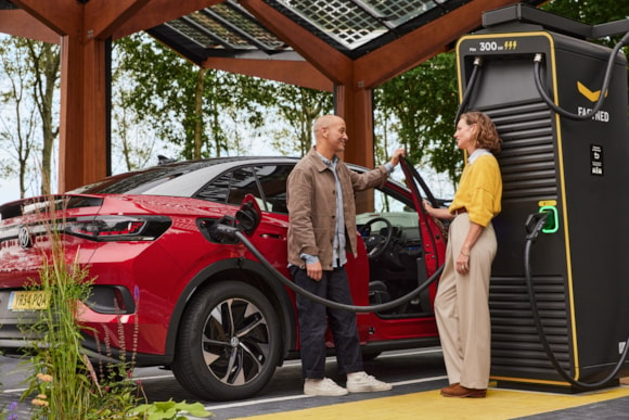 Transport for London has selected Fastned as its partner for a series of new ultra-rapid charging hubs around the capital.