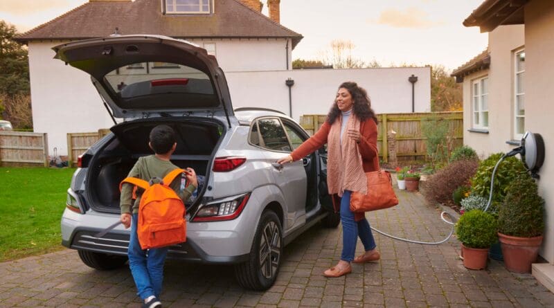 Energy supplier EDF is offering householders a cash incentive to sign up for one of its home EV tariffs.