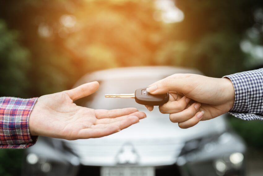 Thinking about buying a used electric vehicle (EV)? It's a smart move for many of us aiming to go green while saving some cash. But before jumping in, there are key factors worth considering to ensure your choice is both economical and efficient.