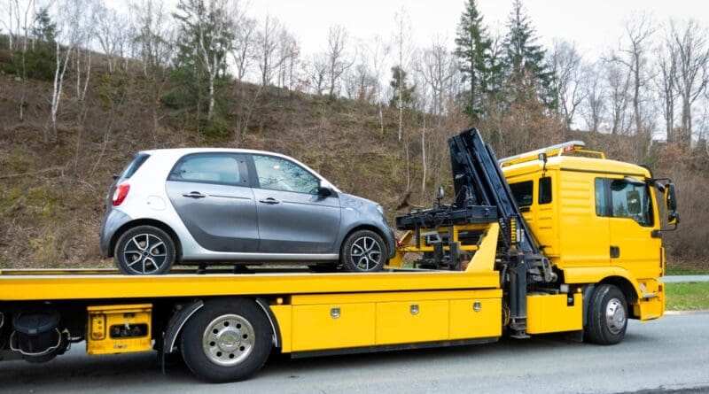 The proportion of electric cars running out of charge has fallen to an all-time low, according to the AA.