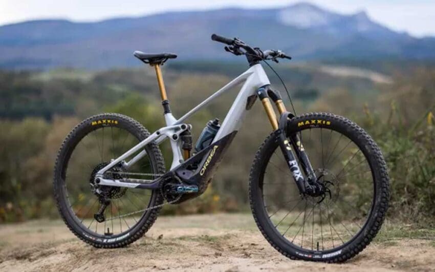 Orbea's 2025 Wild M-LTD is the pinnacle of their new full-power eMTB range, featuring a refined design that enhances both performance and comfort.