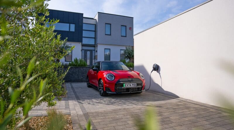 Energy supplier EDF is offering customers £200 cashback if they sign up to its newest EV-specific tariff.