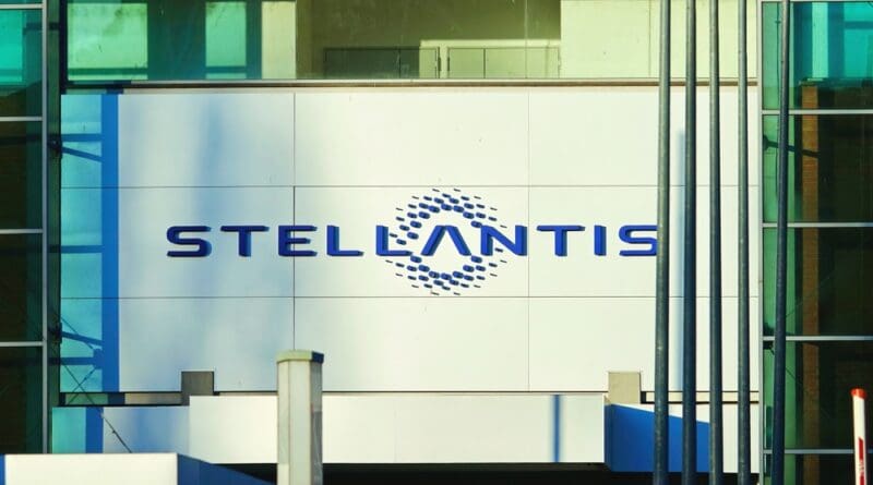 Stellantis and battery maker CATL have announced a €4.1 billion plan to build a massive new battery plant in Spain.