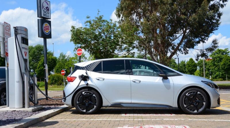 Sales of new electric cars in the UK are predicted to reach more than 400,000 in 2025 but will still fall short of government-set targets.