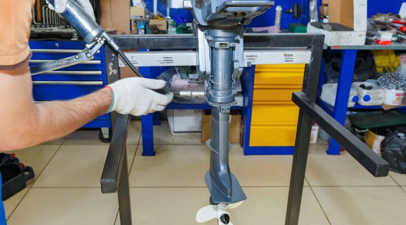 When people hear about electric motors, they immediately think of cars. However, there are other vehicles that face technical innovations, and boats are among them.