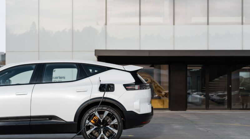 polestar-charge-user-charging-polestar-3-car