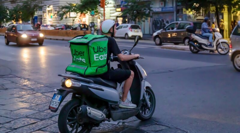 uber-eats-delivery-scooter