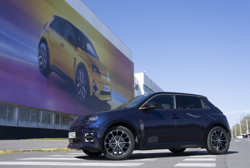 renault-5-outside-renault-factory-douai