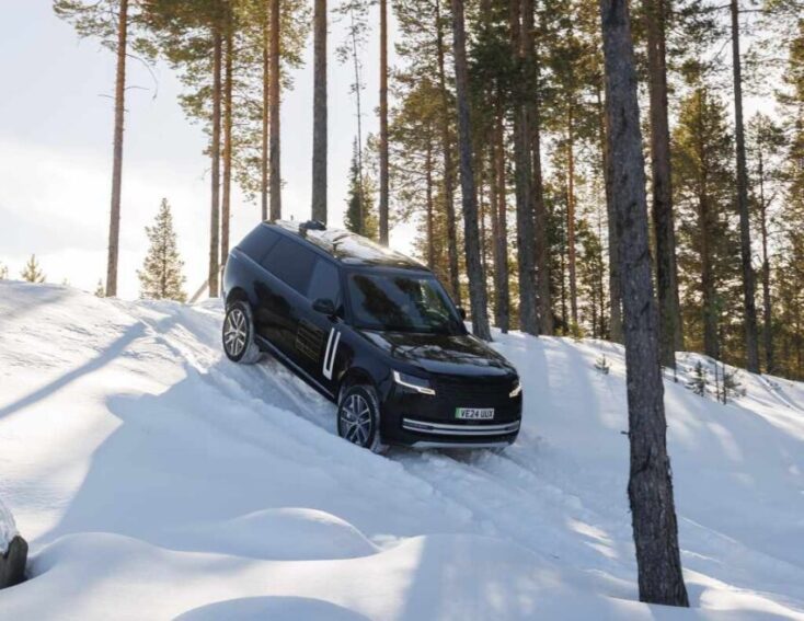 Range Rover Electric images show new 4X4 in winter testing