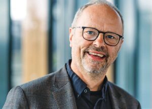 Robert Llewellyn