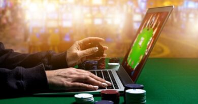 For a beginner gambler, finding a suitable slot on the online casino site is not so easy. There are several games where a beginner can quickly understand the rules and win real money on the first try.