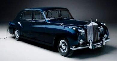 Lunaz-Rolls-Royce-Phantom-V-EV-restomod