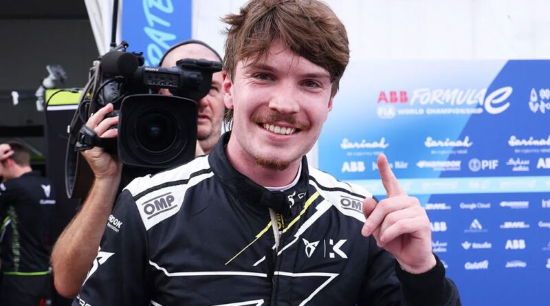 Dan Ticktum seals maiden Formula E victory in Jakarta Round 12 after a chaotic race marked by penalties, Safety Cars, and strategic ATTACK MODE use. Mortara and Mueller complete the podium.