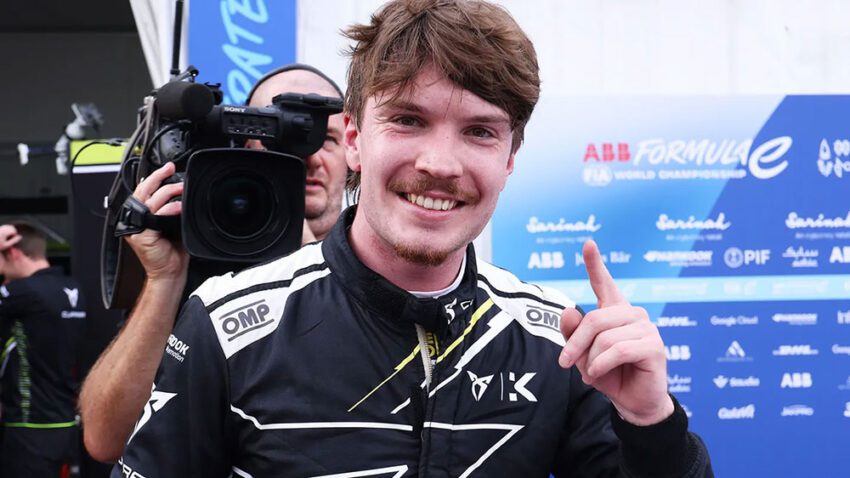 Dan Ticktum seals maiden Formula E victory in Jakarta Round 12 after a chaotic race marked by penalties, Safety Cars, and strategic ATTACK MODE use. Mortara and Mueller complete the podium.