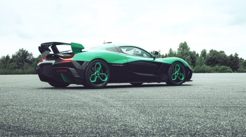 Rimac-Nevera-R-0-400kmh-record-run-rear-view