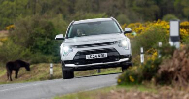 Kia Niro PHEV review driving image