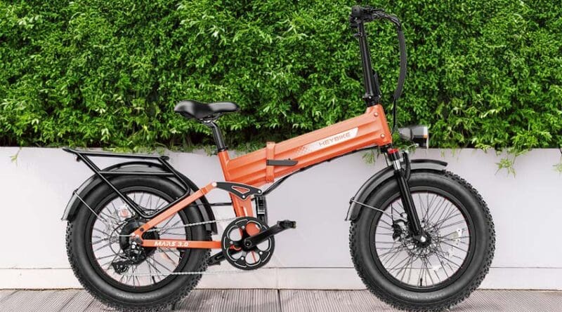 When I unfolded the Heybike Mars 3.0 for the first time, I could tell this wasn’t your average commuter folder. This bike means business.
