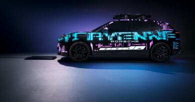 porsche cayenne wireless charging demonstration