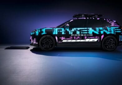 porsche cayenne wireless charging demonstration