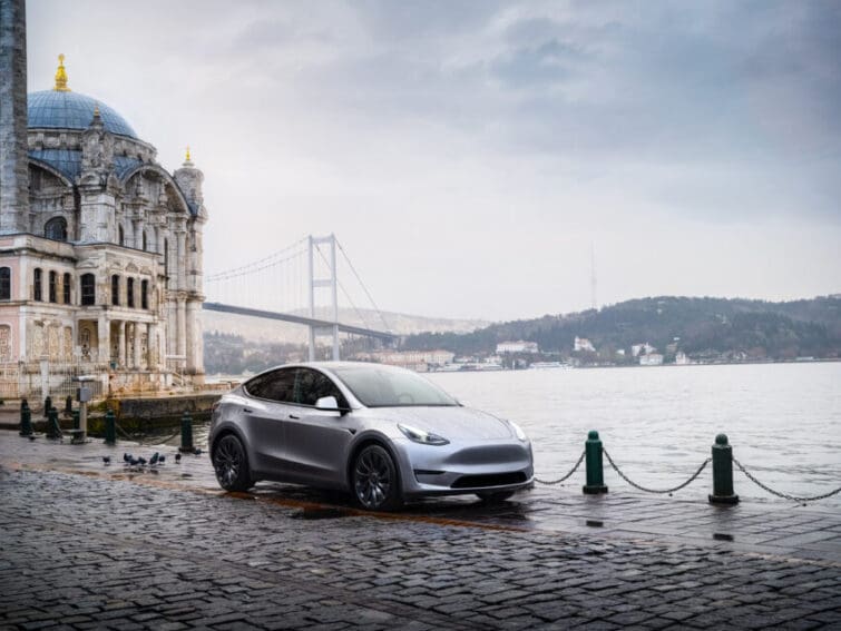 used tesla model y buying guide main image