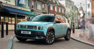 renault 4 review main image