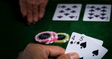 The Crash game on 1xBet is built around a rising multiplier starting at 1.00×, climbing toward 2×, 5×, 10×, 25×, 50×, 120×, and occasionally even 1,000×+ during extremely volatile spikes.