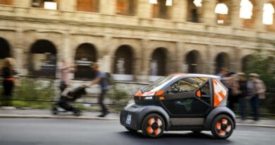 renault mobilize duo driving in rome