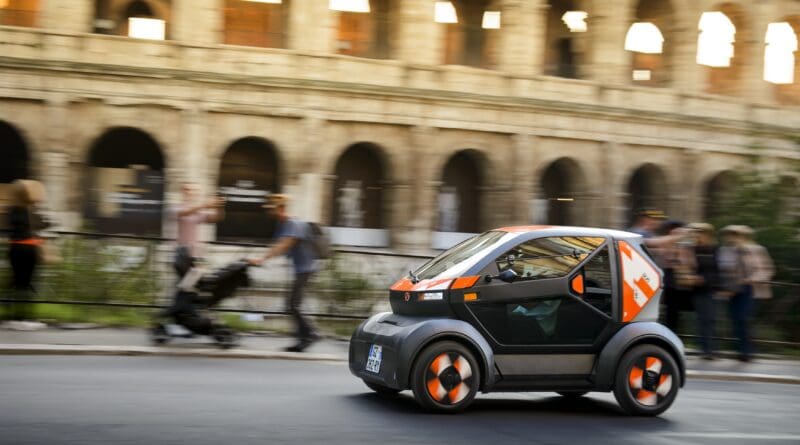 renault mobilize duo driving in rome