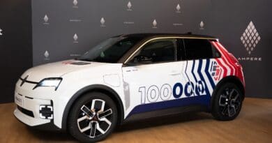 Renault builds 100000th R5 in Douai